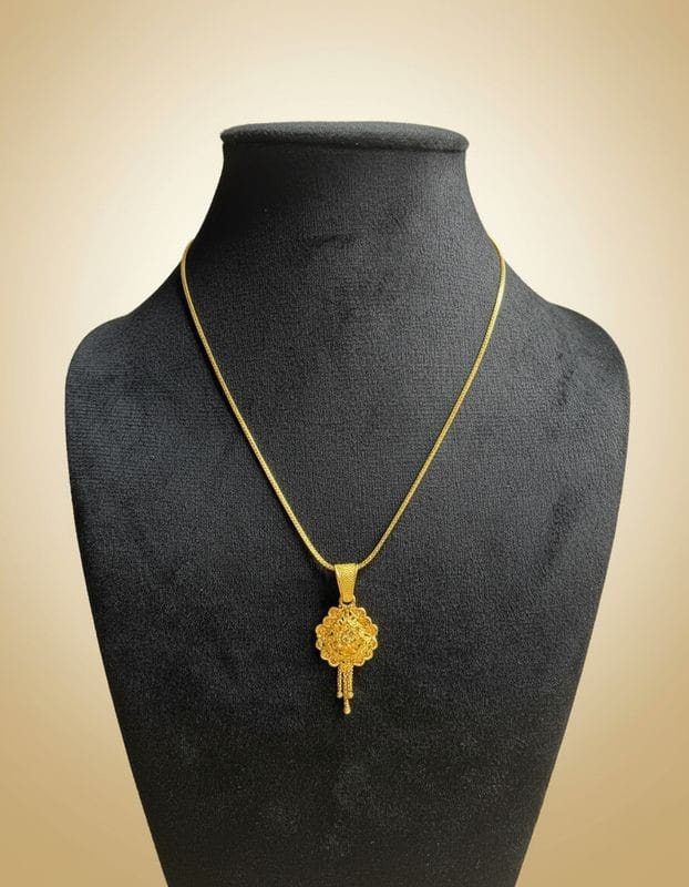 Traditional Gold Floral Filigree Pendant
